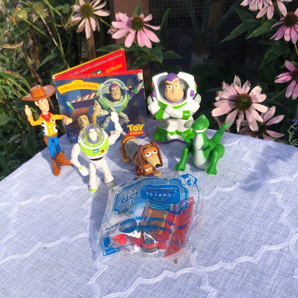 DISNEY Pixar TOY STORY lot of 6 plastic action toys & story computer CD
